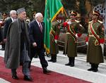 USA's vicepræsident Dick Cheney mødtes efter attentatet mod ham med Afghanistans præsident Hamid Karzai. 