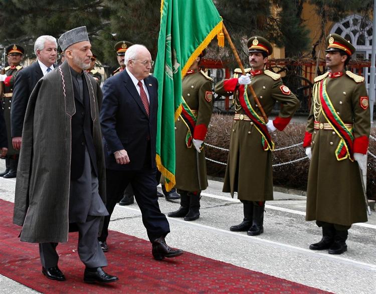 USA's vicepræsident Dick Cheney mødtes efter attentatet mod ham med Afghanistans præsident Hamid Karzai. 