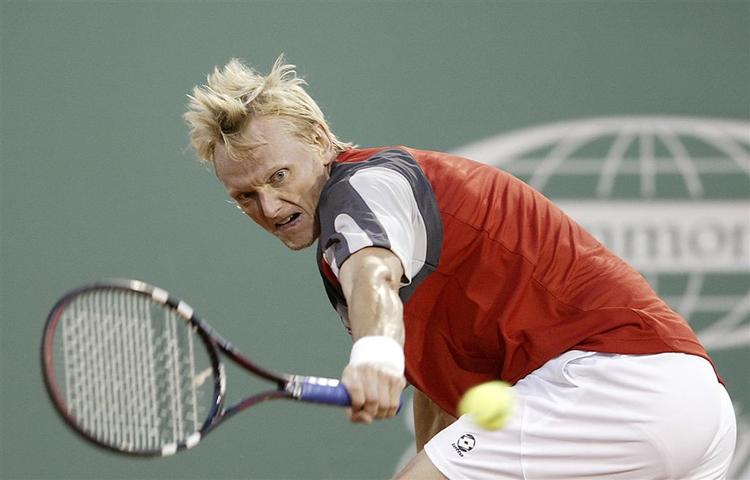 Kenneth Carlsen tjente 6 point til verdensranglisten med sin sejr i Cherbourg, men i næste uge forsvinder de 40 for sidste års ATP-kvartfinale i Las Vegas, så han skal i finalen i Cherbourg for ikke at miste point sammenlagt. 