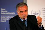Chefanklager Luis Moreno-Ocampo får ikke de sigtede sudanesere for retten i Haag foreløbig. 
