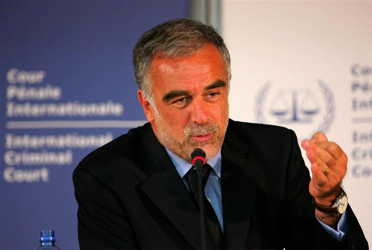 Chefanklager Luis Moreno-Ocampo får ikke de sigtede sudanesere for retten i Haag foreløbig. 