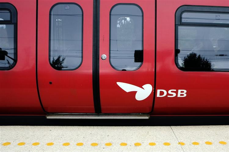 Brøndby Strand station på S-banen er lukket til på mandag efter fund af asbest. 