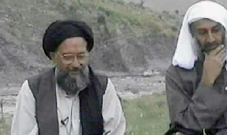 Osama bin Laden ses på et billede fra en video sammen med al-Qaedas nummer to, Ayman Al-Zawahri. 