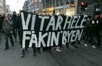 Demonstrationen for Ungdomshuset har udviklet sig til sammenstød mellem politi og demonstranter på Nørrebro i København. 