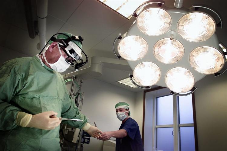 Medicinstuderende fra Århus sendes til Aalborg for at blive undervist. 