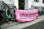 En gruppe aktivister har besat Socialdemokraternes hovedkontor på Frederiksberg. 