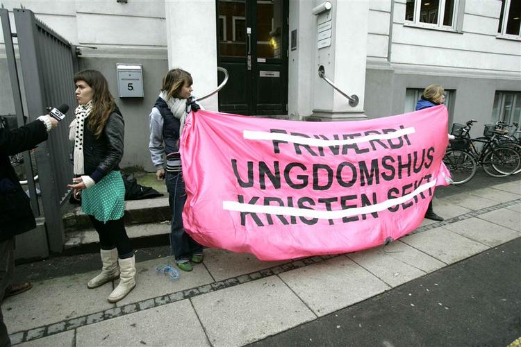 En gruppe aktivister har besat Socialdemokraternes hovedkontor på Frederiksberg. 