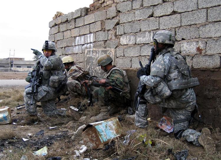 Amerikanere, der bliver såret i kamp i Irak, behandles under uhumske forhold. 
