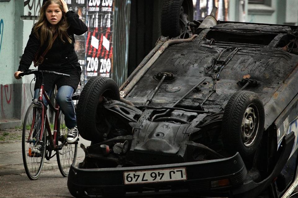 Der lå bilvrag flere steder i bydelen. 