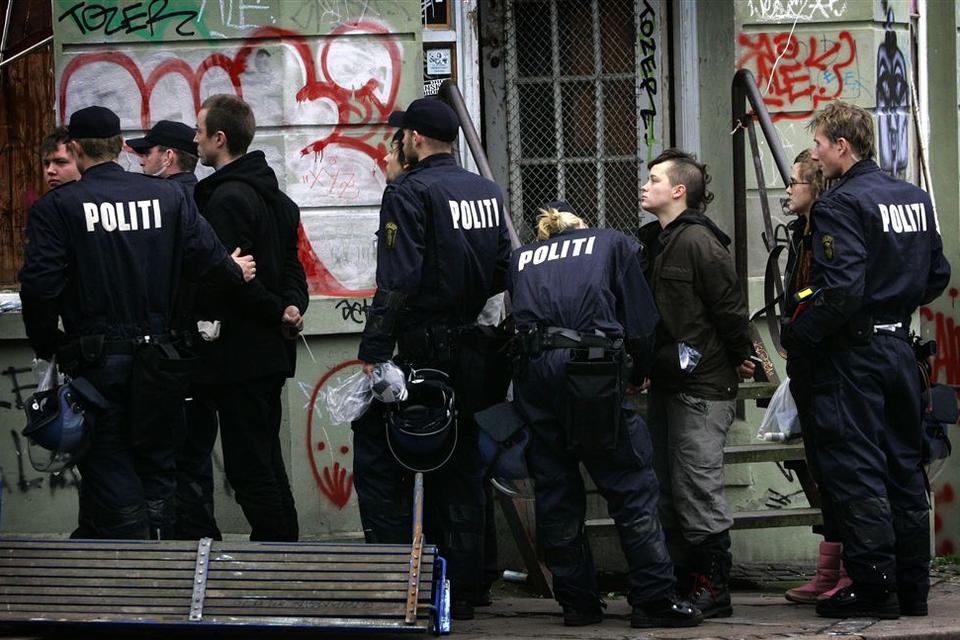 Politiet anholdt flere aktivister i et aktivistkollektiv i  Baldersgade efter flere dages uro. 