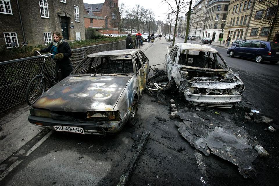 Også på Nørre Alle på Nørrebro stod adskillige udbrændte biler. 