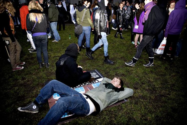 2.000 demonstranter var mødt for at vise deres støtte til Ungdomshusets brugere. Demonstrationen endte i Nørrebroparken. 