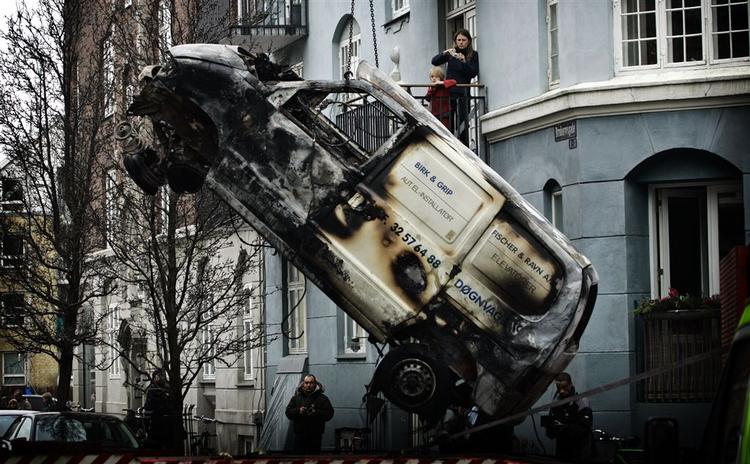 Ødelæggelser og lukkede gader mødte mange christianshavnere lørdag morgen. 