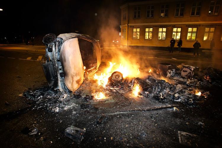 Beboerne må til lommerne efter Ungdomshus-optøjer. 