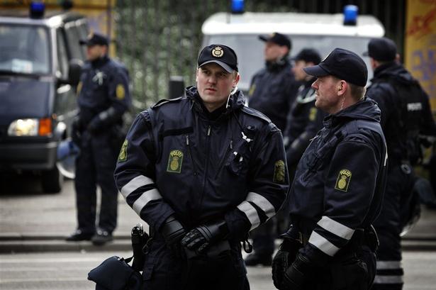 Ungdomshuset rives ned.