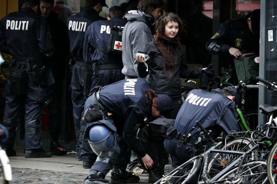 Ungdomshuset rives ned.