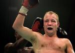 Thomas Damgaard, der her fejrer sejren over Bruno Sakabunda fra Zambia i 2005 i Slagelse, får comeback 24. marts. 