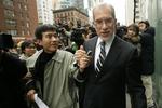 Evans J.R. Revere (th), formand for Koreaforeningen taler efter et møde med Kim Kye Gwan, Nordkoreas viceudenrigsminister og topatomforhandler(ikke i billedet) i New York. 