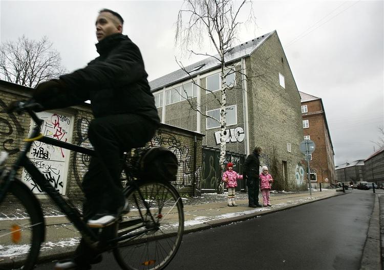 Det er denne gamle skole i Stevnsgade, det drejer sig om. 