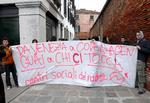 Fra demonstrationen i Venedig, hvor det danske konsulat blev besat. 