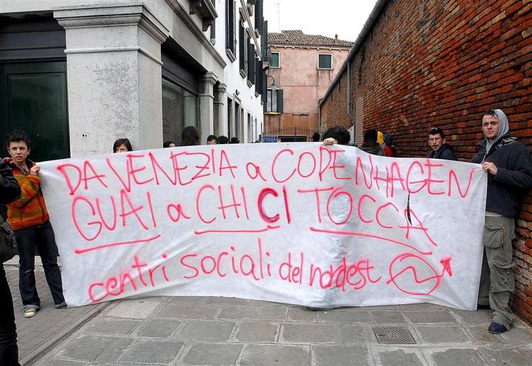 Fra demonstrationen i Venedig, hvor det danske konsulat blev besat. 