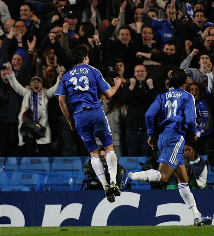 Michael Ballack bringer Chelsea videre til kvartfinalen med sit mål til 2-1 mod Porto. 