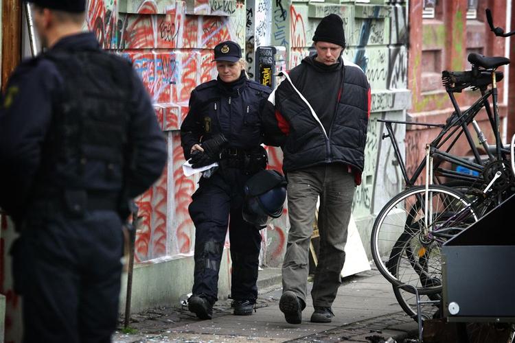 De mange anholdelser efter Nørrebro-optøjerne har også betydet mange varetægtsfængslinger. Men forsvarsadvokater kritiserer nu fremgangsmåden. 