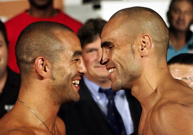 Den australske bokser Anthony Mundine (th.) og hans ærkemodstander Sam Soliman. 