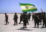 De første Uganda-styrker ankom i går til Somalia, bærende et flag fra Den Afrikanske Union. 