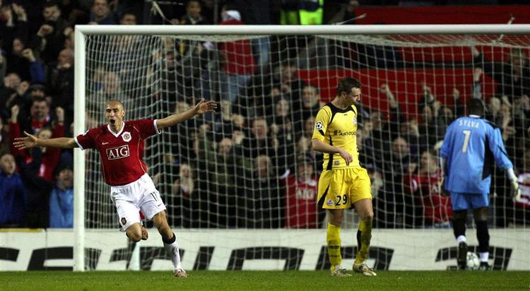 Henrik Larsson scorede sit første og sidste Champions League mål for Manchester United, da han bragte englænderne foran 1-0. 