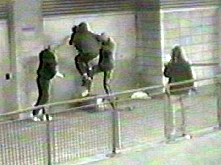 Med den nye lov vil franskmændene sætte en stopper for voldsfænomenet 'happy slapping'. Men organisationer, der kæmper for ytringsfriheden frygter for, at det ikke længere vil være muligt at dokumenter politivold. De kalder loven en krænkelse af ytringsfriheden 