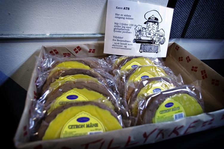 Der var selvfølgelig citronhalvmåner fra kriminaloverbendt Betjendtsen, da At Tænke Sig fyldte 75 år. 