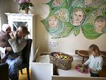 Café Stuen-th er løsningen på mange børneforældres problem. Her kan man både få rigtig god mad og lade ungerne støje uden at høste bøse blikke fra de andre cafégæster. 
