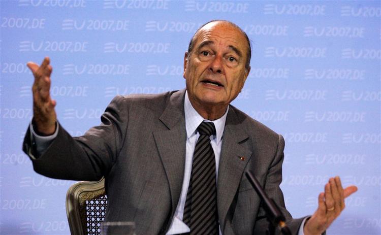 Analytikere vurderer, at præsident Jaques Chirac ikke stiller op til genvalg. 