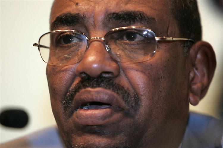 Sudans præsident Bashir tager nu forbehold for at forstærke den nuværende afrikanske styrke i den plagede Darfur-region. 