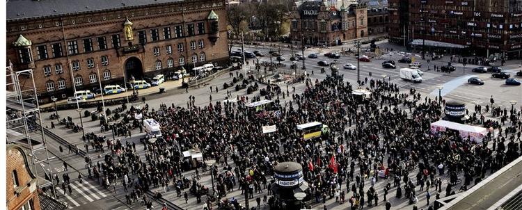Ungdomshus-demonstration på Rådhuspladsen. 
