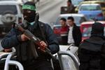 Spændingerne mellem Fatah og Hamas er blusset op igen. Her et maskeret medlem af Hamas i Gaza By. 