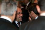 Iraks premierminister al-Maliki (i midten) taler med de delegerede på fredskonferencen i Bagdad lørdag. 