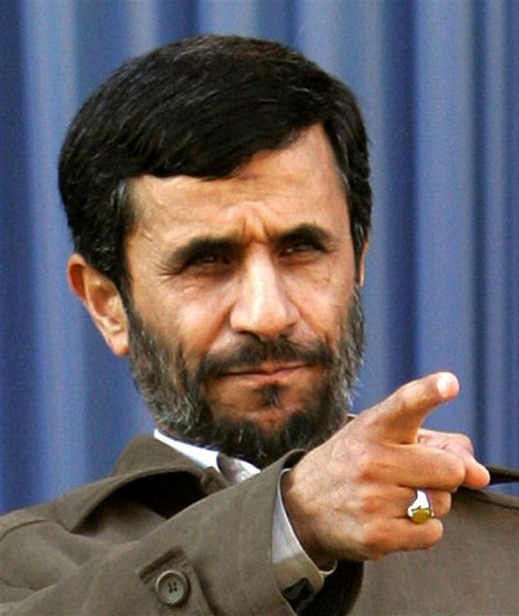 Irans præsident Ahmadinejad er måske kommet lidt tættere på dialog med USA's udenrigsminister Condoleezza Rice. 