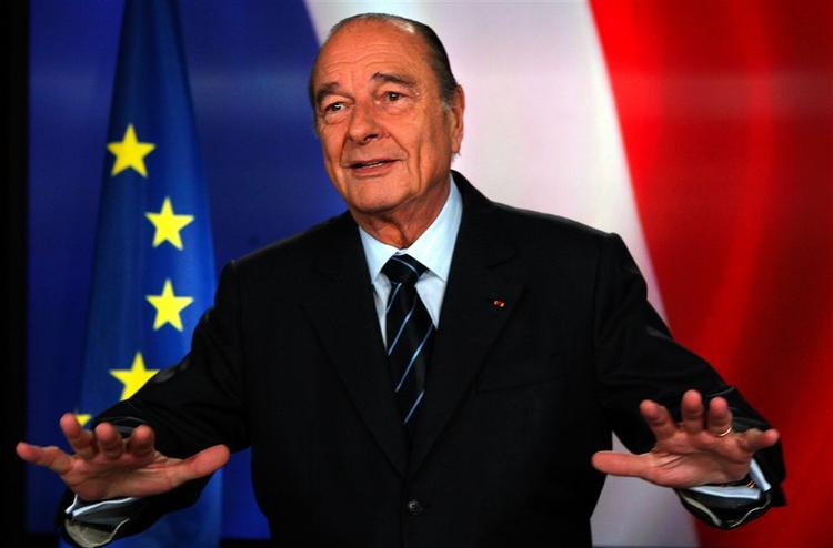 Jacques Chirac efter sin tv-tale, hvor meddelelsen om hans tilbagetrækning blev annonceret. 