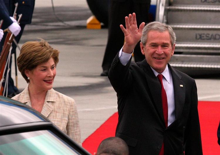 George W. Bush er blevet mødt med massiv modstand i Colombia. 