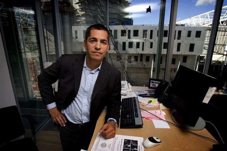 DR Byen er blevet 1,7 mia. kr. dyrere end forventet. Det får nu konsekvenser for de ansatte, varsler Kenneth Plummer. 