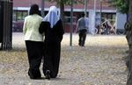 76 procent af de adspurgte indvandrere er helt enige i, at »Det er vigtigt, at alle mennesker i Danmark har mulighed for frit at udøve deres religiøse ritualer og bære religiøse symboler«. 