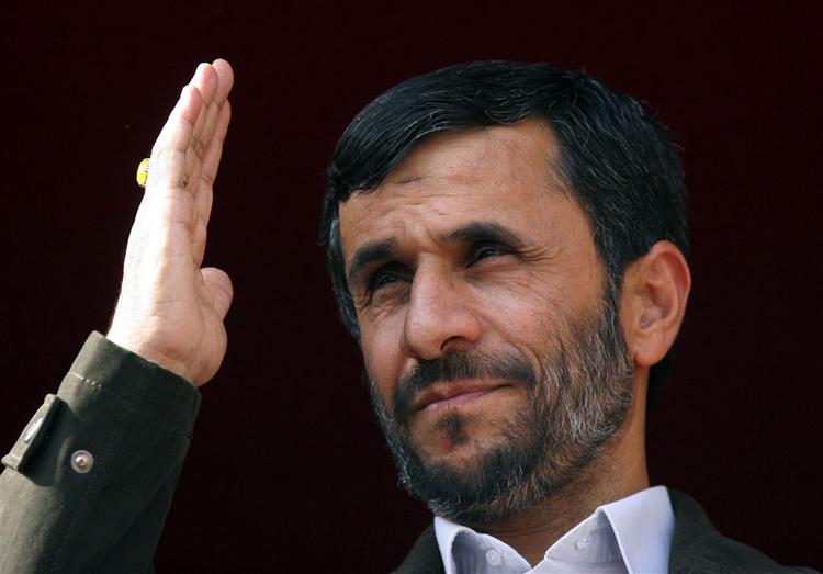 Irans præsident Mahmoud Ahmadinejad står bag en ny pengeseddel. Fremover kan iranere betale med en 'Atomkraft'. 