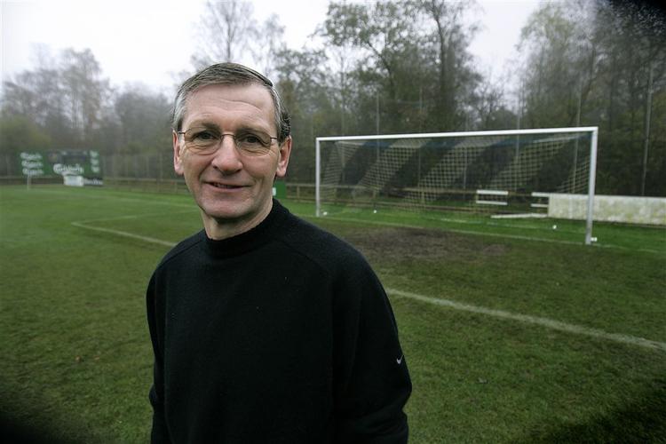 Skotten Bruce Rioch stopper øjeblikkeligt som træner for OB. 