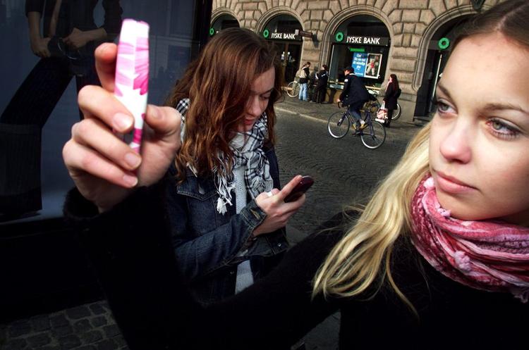 Med sms-beskeder kan man hurtigt få et budskab frem til sine kontakter. Det benyttede mange sig af under urolighederne på Nørrebro. 