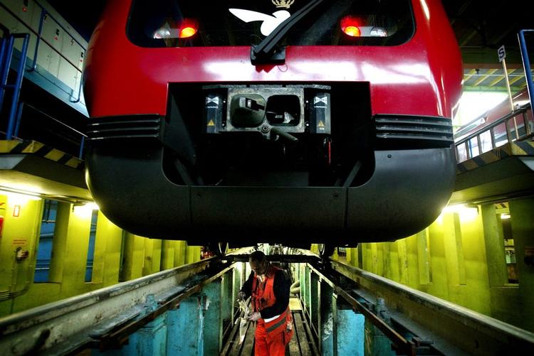 DSB's medarbejdere har i 11 år ikke været godt nok beskyttet, når de skiftede bremser på S-togene. 