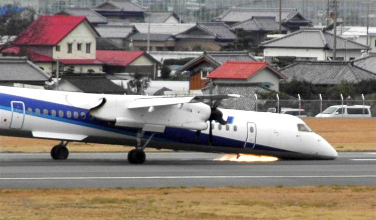 Et Bombardier-fly fra All Nippon Airways nødlandede i dag i Kochi lufthavn uden næsehjul. 