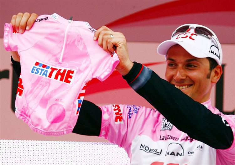 Ivan Basso øverst på podiet i 2006. 