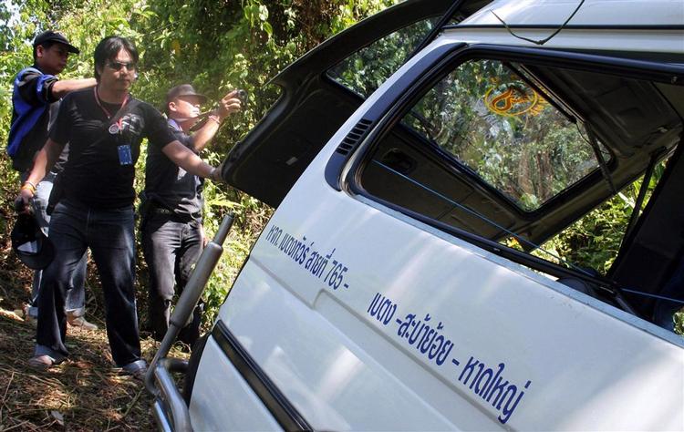 Uroen i det sydlige Thailand er voldsomt optrappet med drabet på otte civile i en minibus. 
